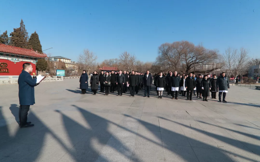 亚星游戏集团党委 温泉集团党委联合举办“迁新址启征程”主题党日活动